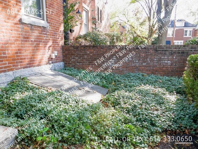 Building Photo - 684 Briggs St