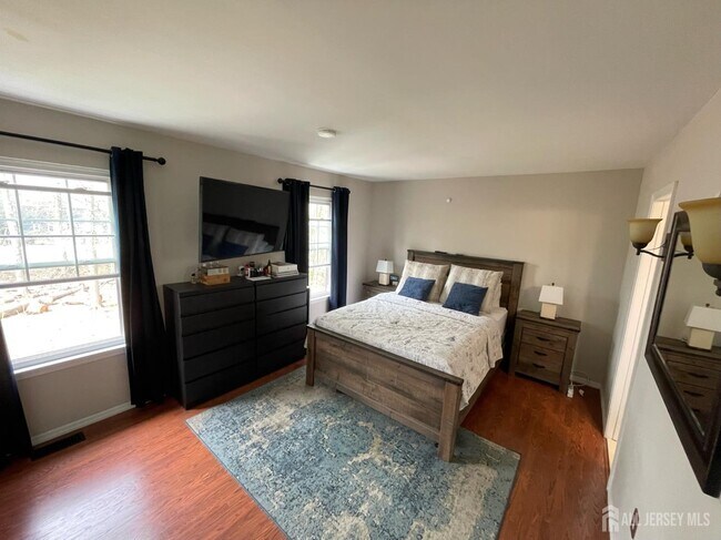 Building Photo - 399 Hadleigh Ln