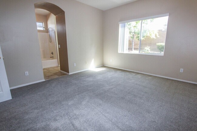 Building Photo - MOVE-IN SPECIAL in Quailwood