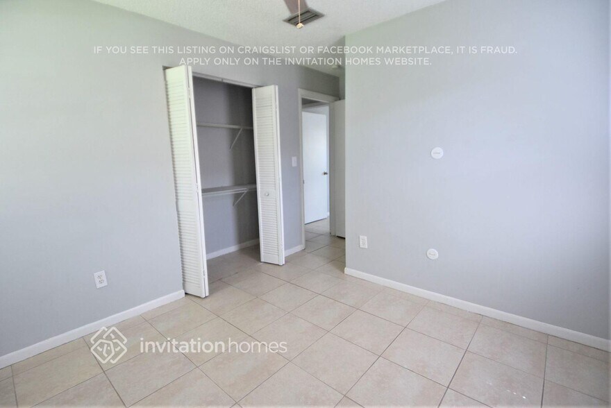 Building Photo - 11521 SW 52nd St
