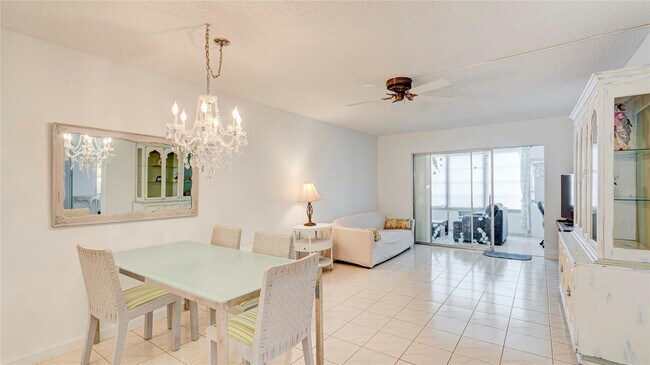 Building Photo - 7787 Golf Cir Dr