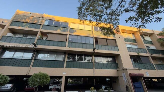 Building Photo - 1750 W 56th St