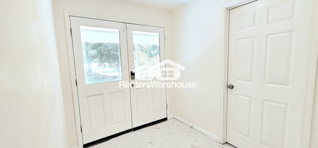 Building Photo - 10500 Rivertown Rd