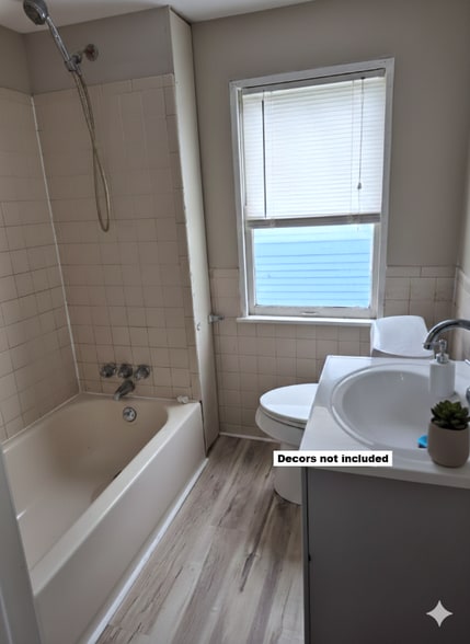 Building Photo - 27 Clarence St