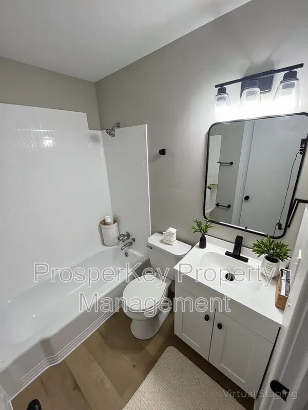 Building Photo - 945 Celia Dr