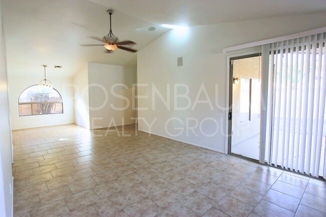 Building Photo - Charming 3-beds, 2-baths home in Wigwam Cr...