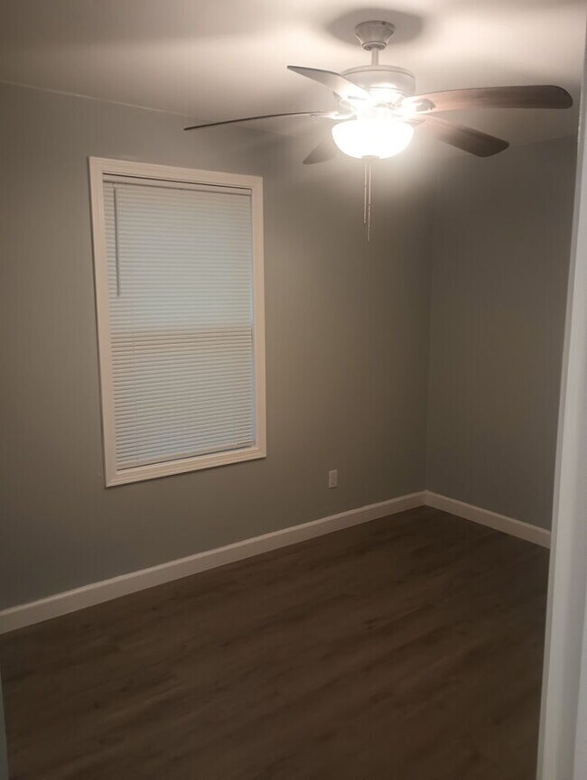 Building Photo - 1105 N 50th Ave