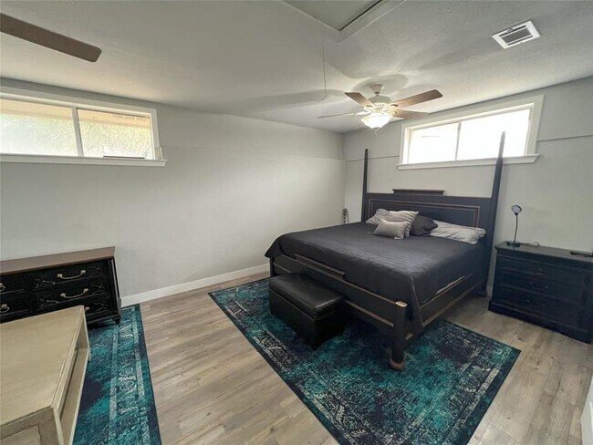 Building Photo - 128 Skyview Terrace