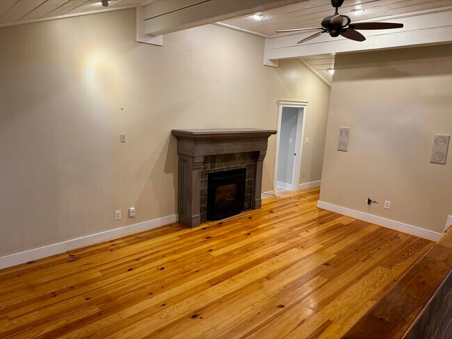 Building Photo - 511 Liberty St