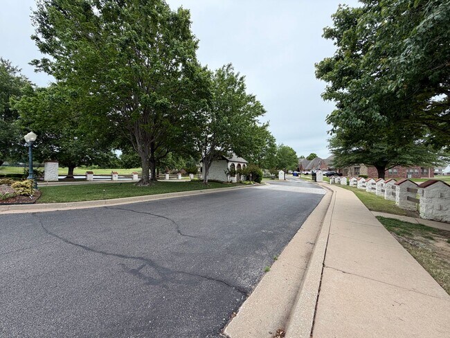 Building Photo - 3605 N Narcissus Ave
