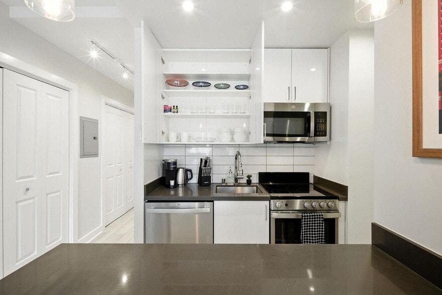 Building Photo - 899 Pine St