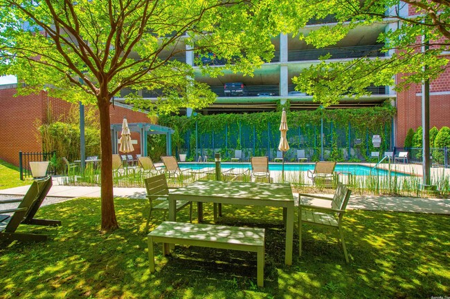 Building Photo - 315 Rock St