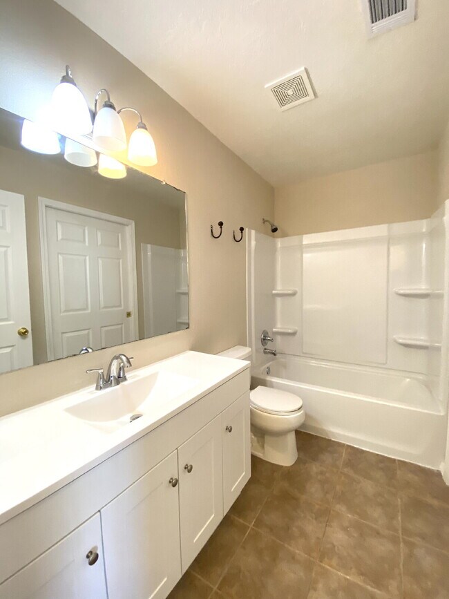 Building Photo - 2BR/1Bath - 4 Plex in Rio Rancho