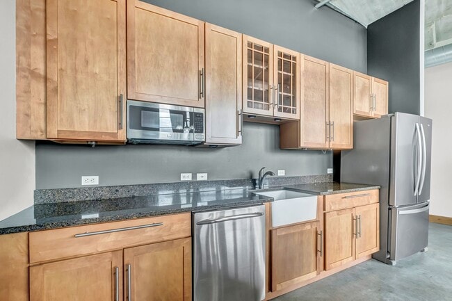 Building Photo - Beautiful 2-bedroom loft with garage parking, and community room with swimming pool!