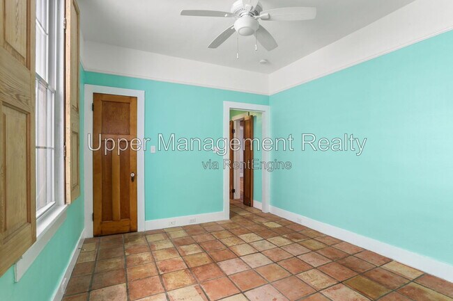 Building Photo - 806 Constantinople St