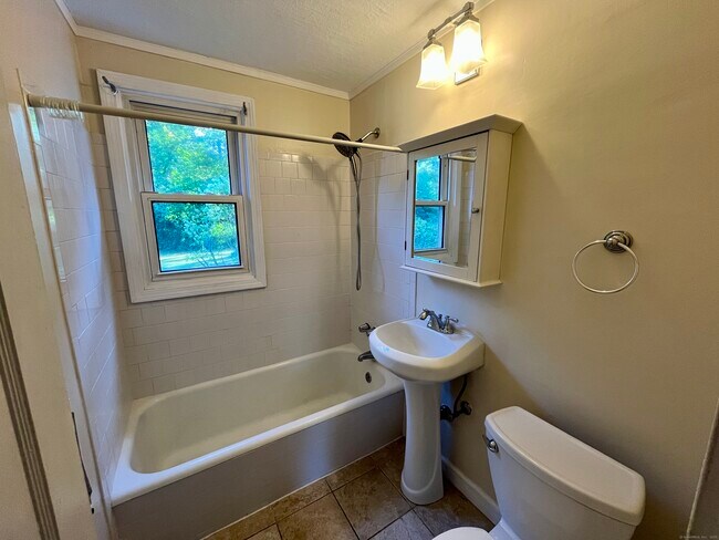 Building Photo - 55 Greenlawn Dr