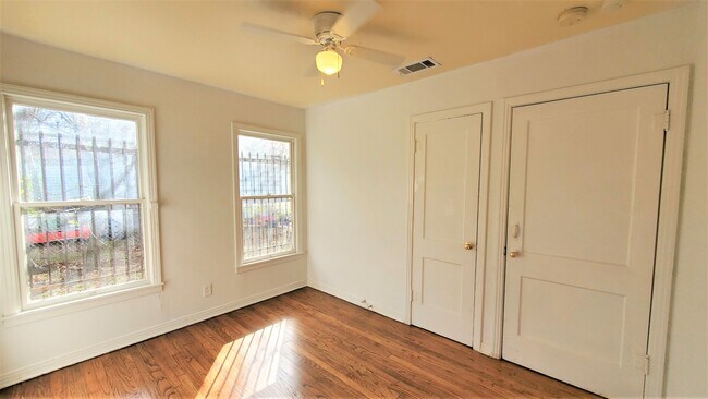 Bedroom 2 view 2 - 4813 Old Mansfield Rd