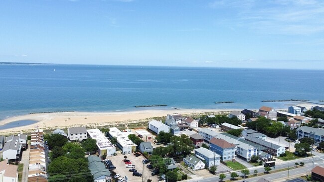 Building Photo - Willoughby Beach