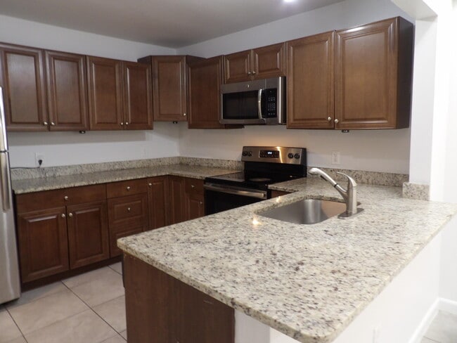 Building Photo - 4132 Palm Bay Cir