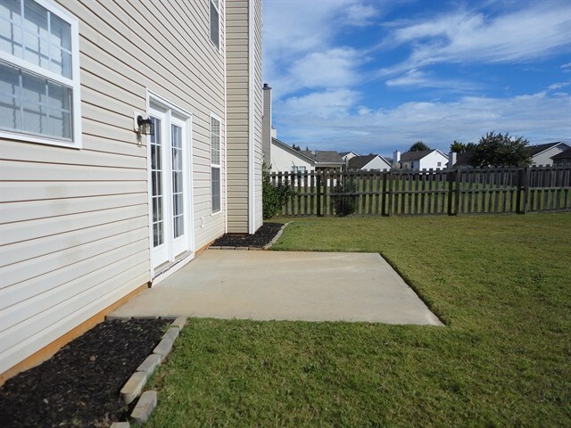 Building Photo - 10 Canso St