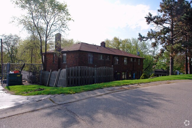 Building Photo - Cedar Crest Apartments