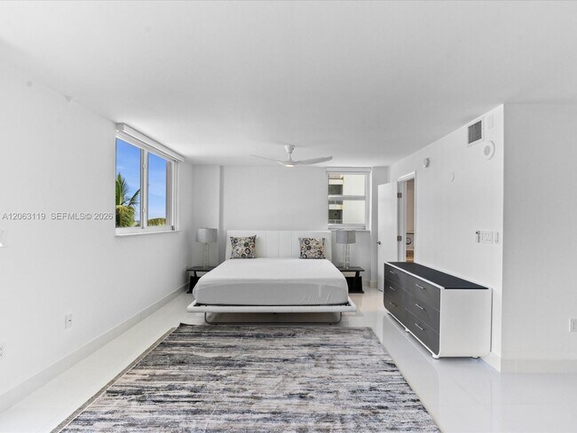 Building Photo - 345 Ocean Dr