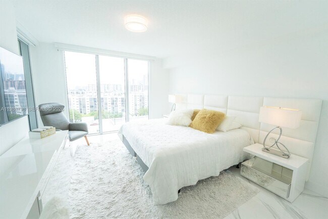 Building Photo - 300 Sunny Isles Blvd