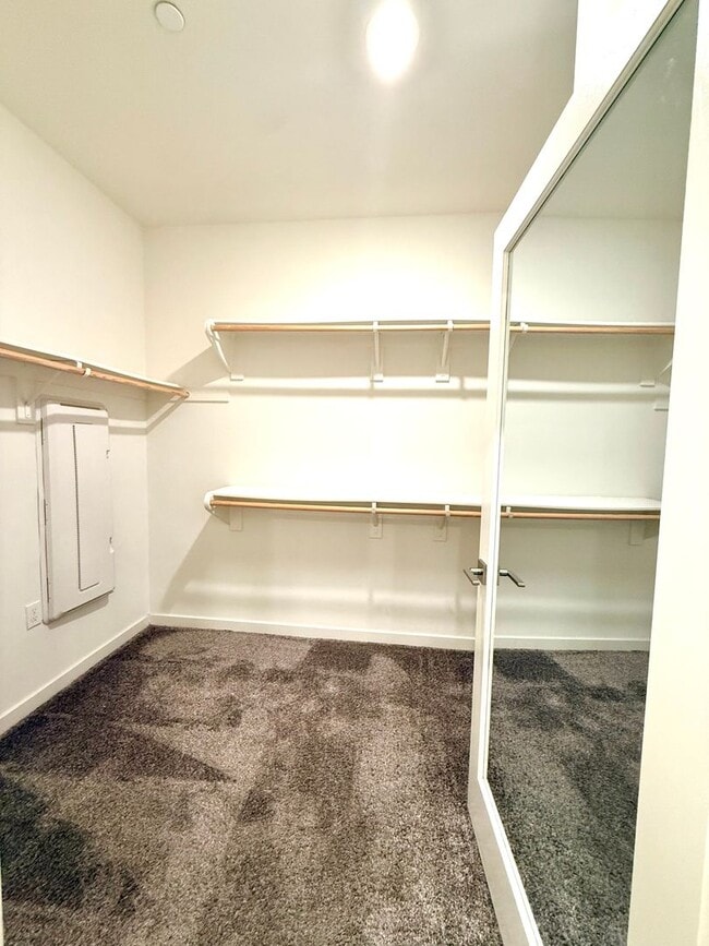 Building Photo - Newer 2 bedroom 2 bath luxury SMART HOME c...