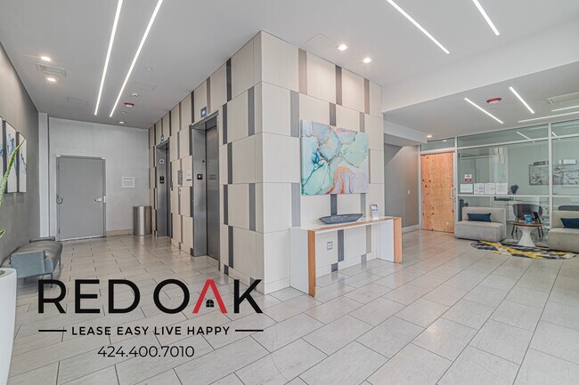 Building Photo - 1331 W 7th St