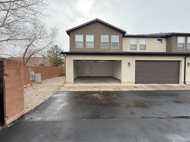 Building Photo - Welcome to Arbor Park Townhomes!