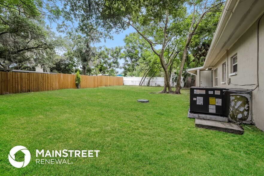 Building Photo - 510 Hedge Row Rd