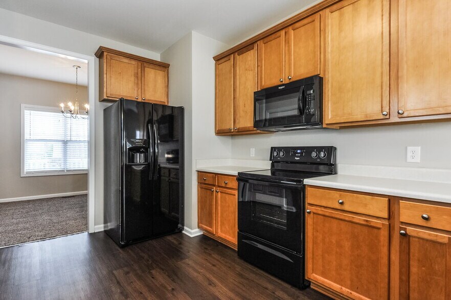 Building Photo - 16 Hollyridge Ct