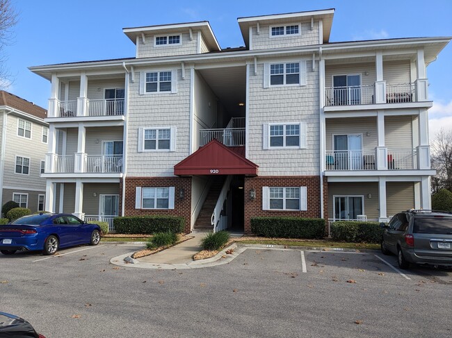 Building Photo - 920 Southmoor Dr