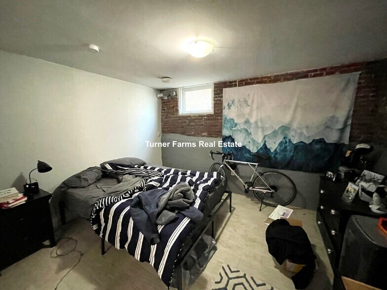 Building Photo - 38 Cherry St