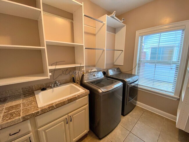 Building Photo - Family Home in Lafitte Landing – Fenced Ya...