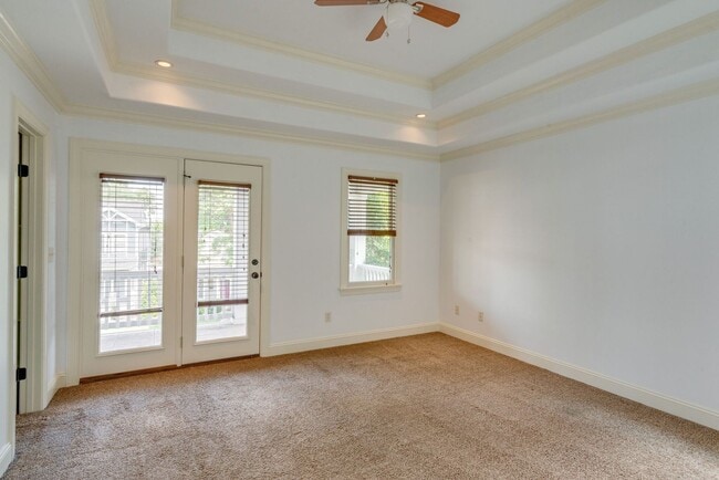 Building Photo - Stunning 3BE/2.5BA home in the heart of Ho...