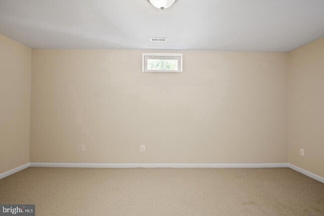 Building Photo - 211 Park Gate Dr SE