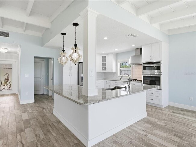 Building Photo - 828 Bay Point Dr