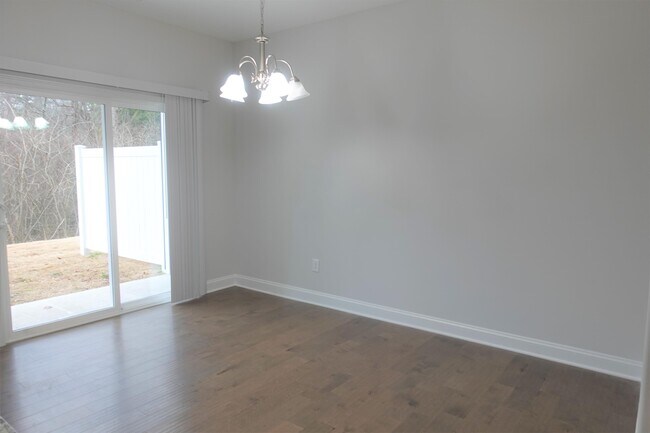 Building Photo - 124 Creekland Wy
