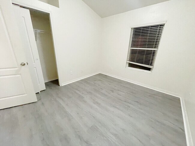 Building Photo - Great 3bed/2.5bath Rental Opportunity in T...