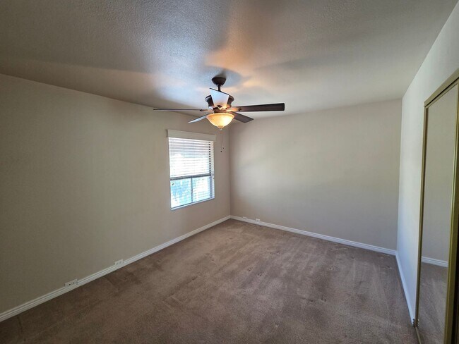 Building Photo - 1809 E Frier Dr