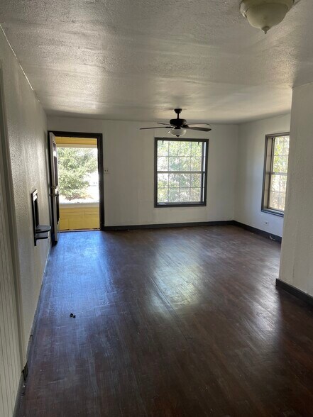 Building Photo - 208 Claremont Ave