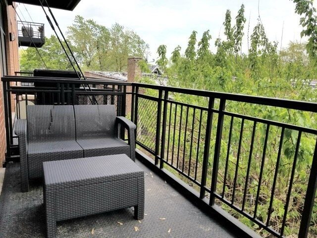 Building Photo - 3944 N Claremont Ave