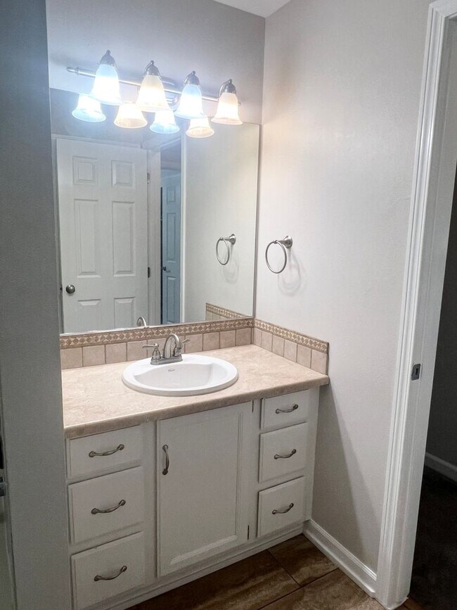 Building Photo - Suncrest Rental – Stunning 4-Bedroom Home Near Long Lake