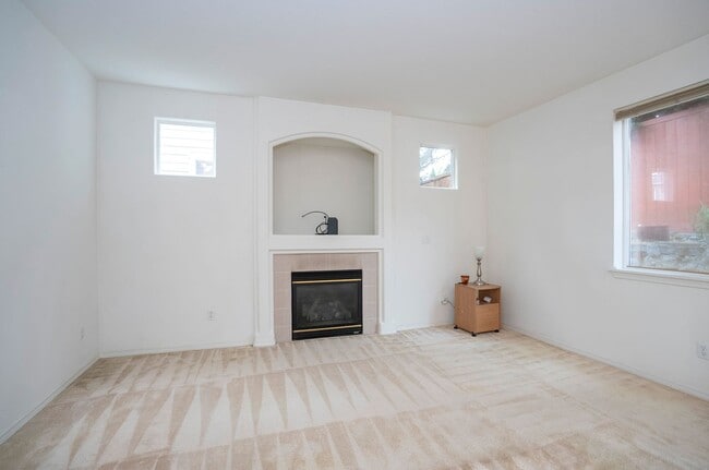 Building Photo - Spacious 4-Bedroom in Renton’s Serenity Ridge