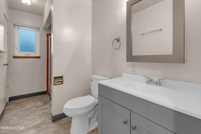 Building Photo - 240 18th St