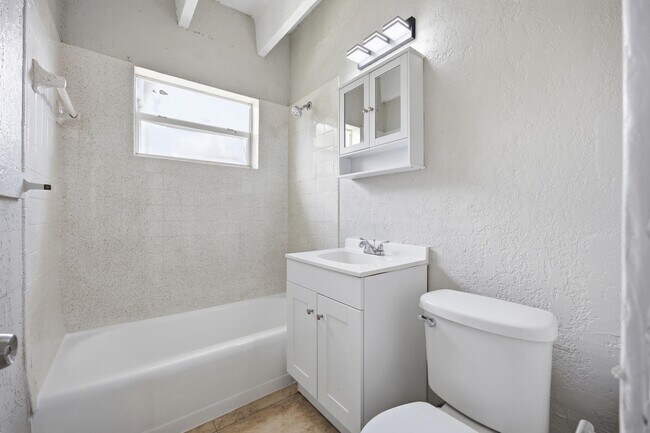 Building Photo - 812 19th St