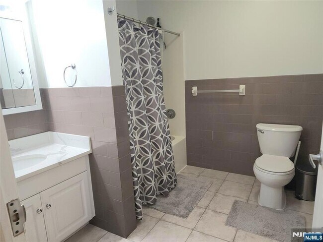 Building Photo - 8915 Bergenwood Ave