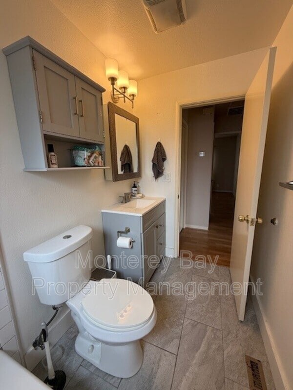 Building Photo - 22 Encina Ave