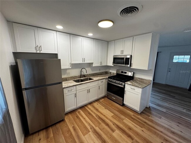 Building Photo - 716 McCormack St